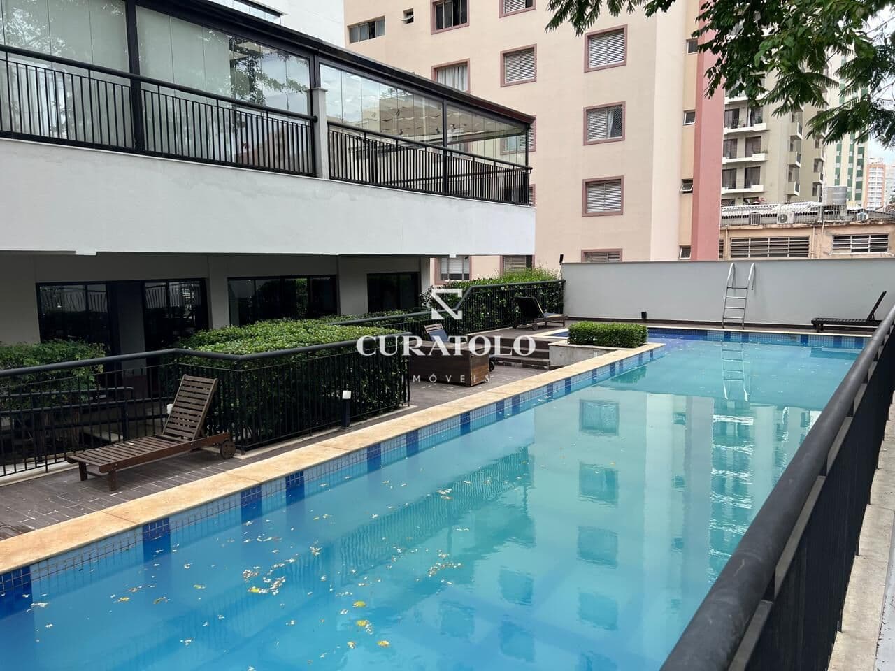 Apartamento à venda com 32 m², 1 quarto, vaga e varanda na Vila da Saúde, São Paulo.