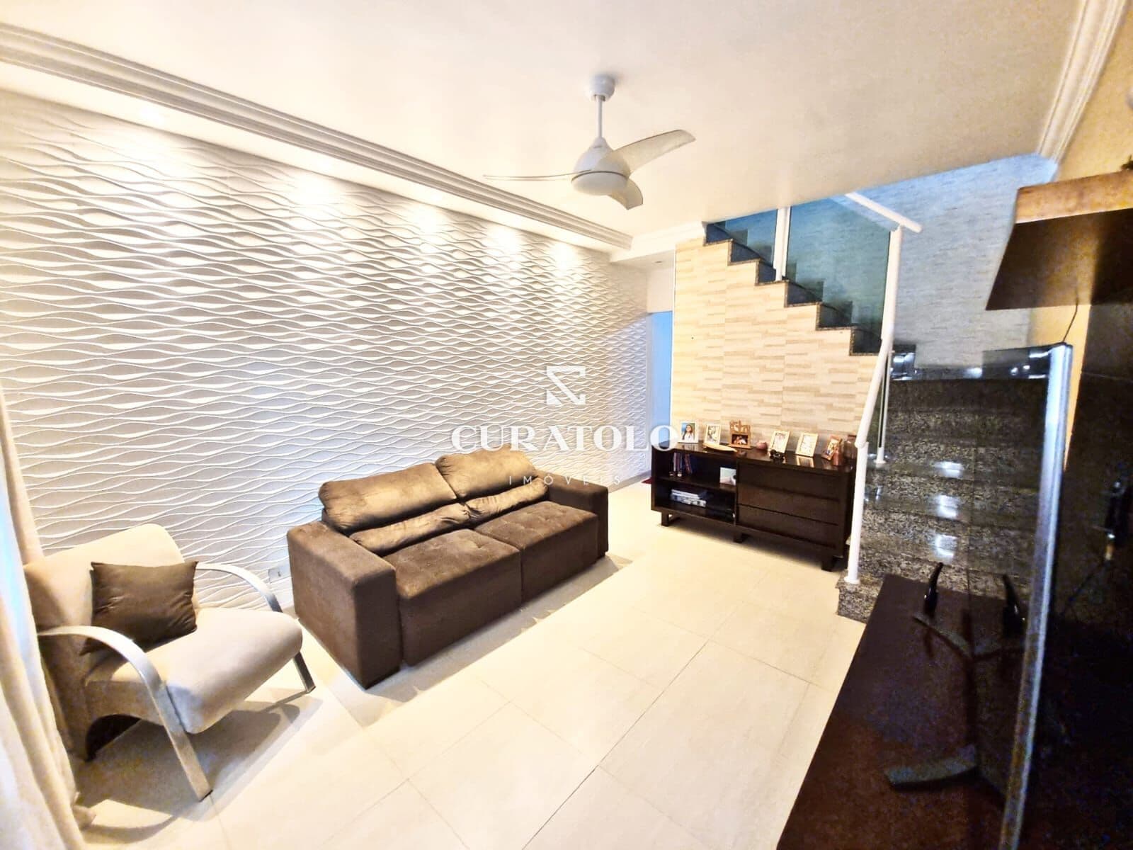 Moradia perfeita para a família: Sobrado na Vila Ivone, de 79 m2 com 2 quartos sendo 2 suítes e 2 vagas a 4 min da Estação São Lucas e com ótimo preço