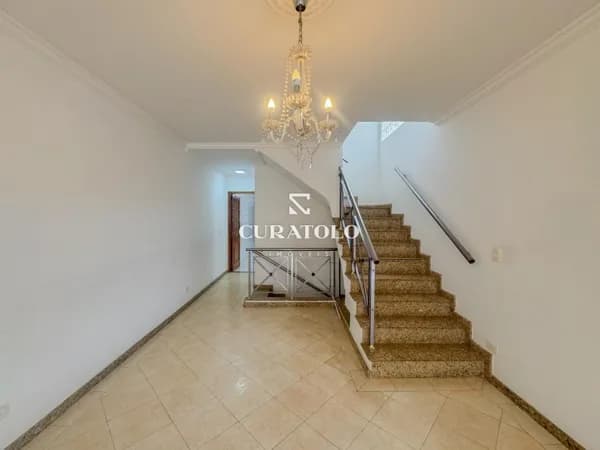 Sobrado à venda com 186 m², 3 quartos, quintal e 4 vagas, Vila Regente Feijó, São Paulo.