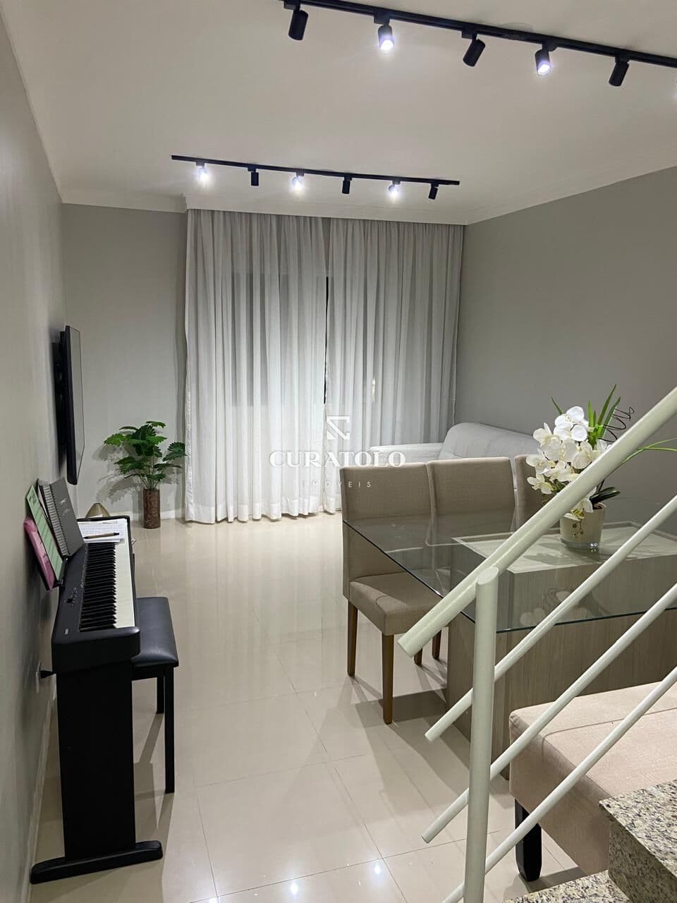 Viva com comodidade na Vila Bela, ao lado do Central Plaza Shopping: Casa em condomínio de 110 m² com 2 Dorms/suítes e 3 vagas