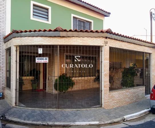 Viva com comodidade no Tatuapé, a 900 mts do Metrô Carrão: amplo sobrado de 220m² com 3 Dorms, 2 vagas cobertas e quintal com churrasqueira