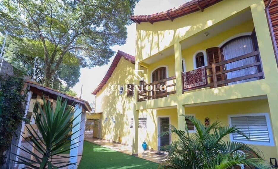Viva com conforto e espaçoso: Excelente Sobrado no Parque Mandaqui, com 4 Dorms e 3 vagas cobertas e quintal com churrasqueira