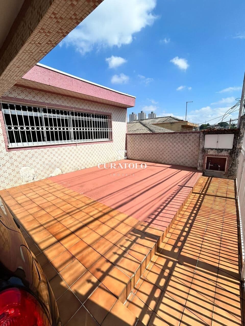 Casa à venda na Vila Libanesa (São Miguel), com 3 quartos, 3 vagas e quintal