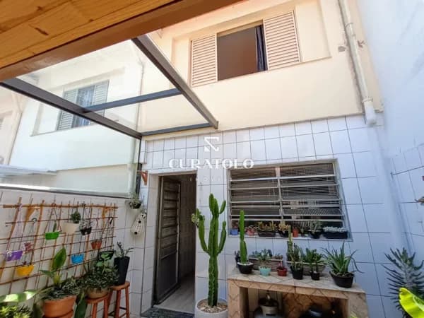 Viva com comodidade no bairro Santa Paula, em São Caetano: bela casa de 128 m² com 3 Dorms, 1 vaga coberta e quintal - Região nobre, ao lado da Av. Goiás