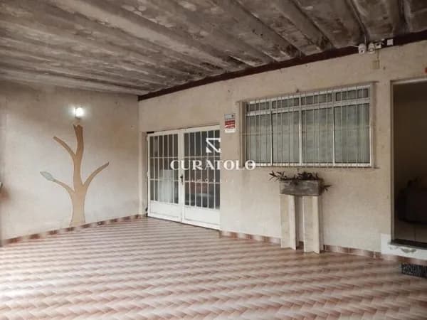 Venha conhecer a casa ideal para viver com conforto a 1,5km da estação Vila Matilde: Casa sobrado com 3 quartos, 2 vagas cobertas e quintal
