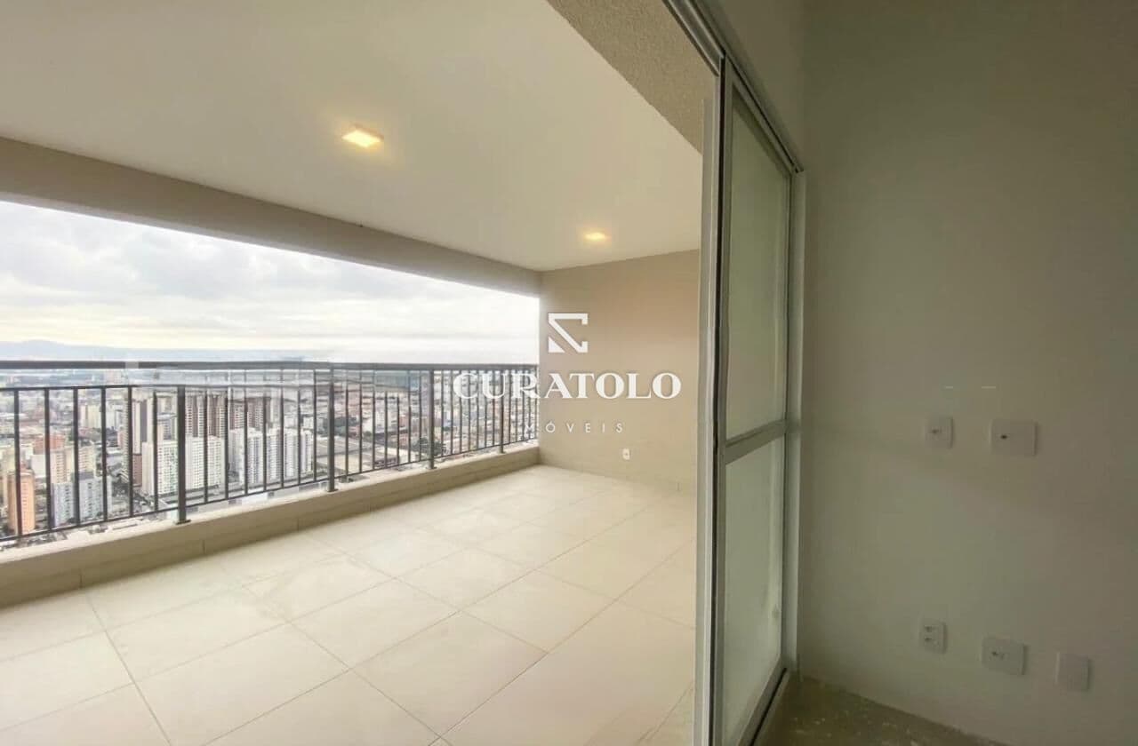 Apartamento à venda com 191 m², 3 quartos, varanda, andar alto e 2 vagas no Brás, em São Paulo.