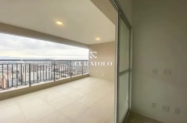 Apartamento à venda com 191 m², 3 quartos, varanda, andar alto e 2 vagas no Brás, em São Paulo.