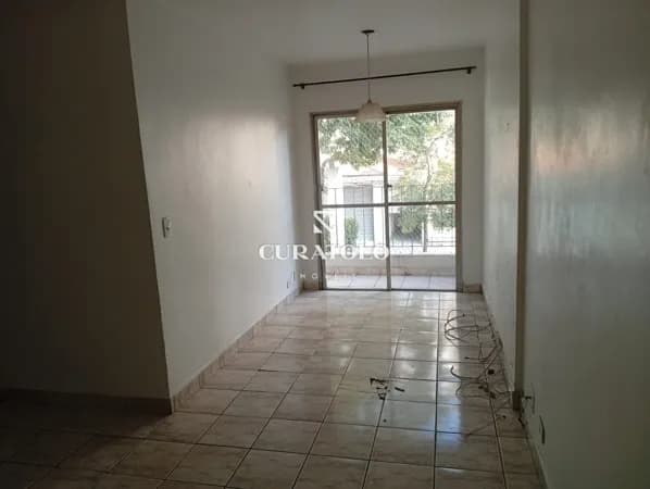 Apartamento à venda com 54m², 2 quartos, varanda e vaga, Mooca, São Paulo.