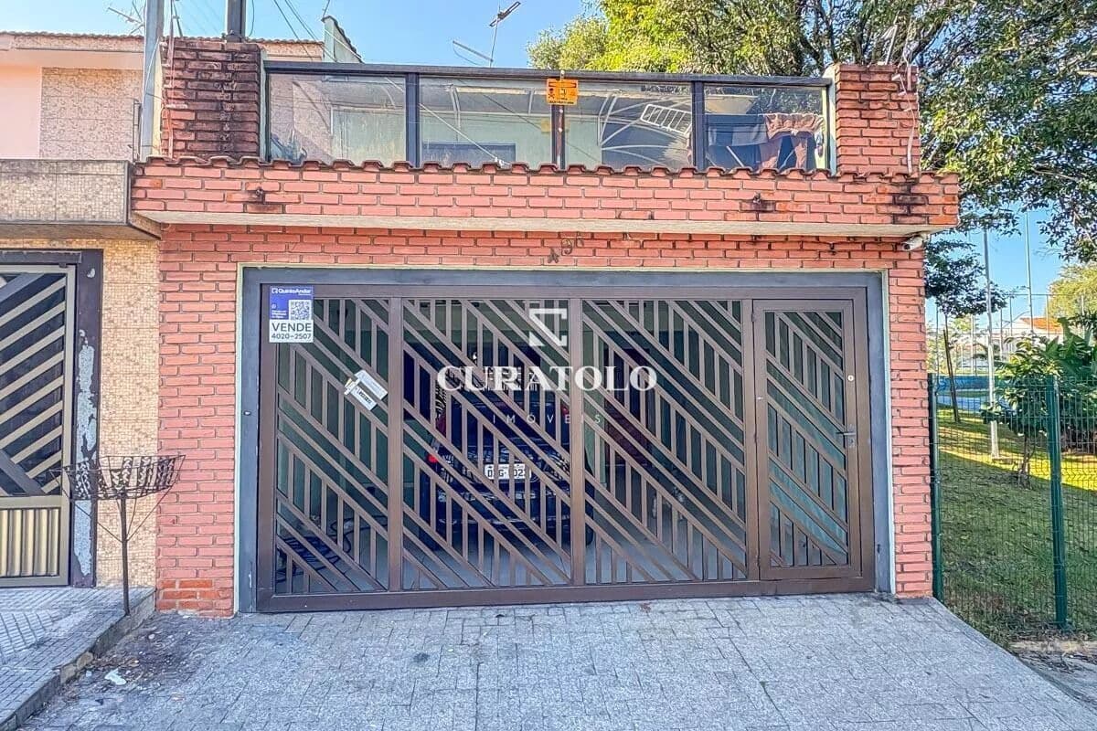 Sobrado à venda com 160 m², 2 quartos,quintal e 2 vagas, Bairro dos Casas, São Bernardo do campo.