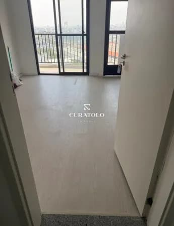 Apartamento à venda com 42 m², 2 quartos, varanda e vaga na Cidade Antonio Estevão de Carvalho, São Paulo.