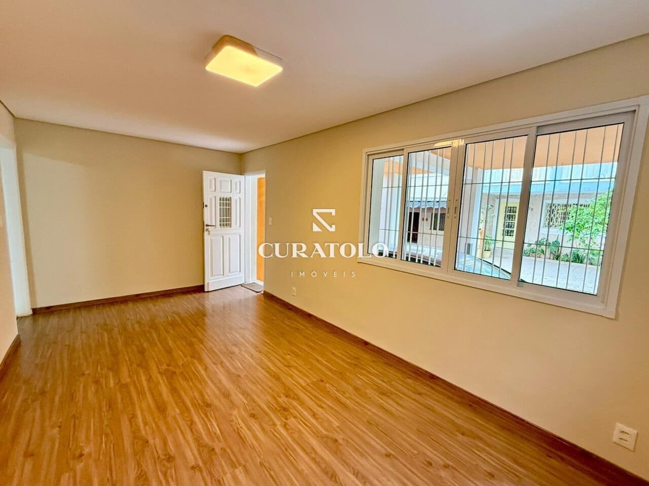 Casa/sobrado à venda com 126m², 3 suítes e 2 vagas, Pinheiros, em São Paulo.