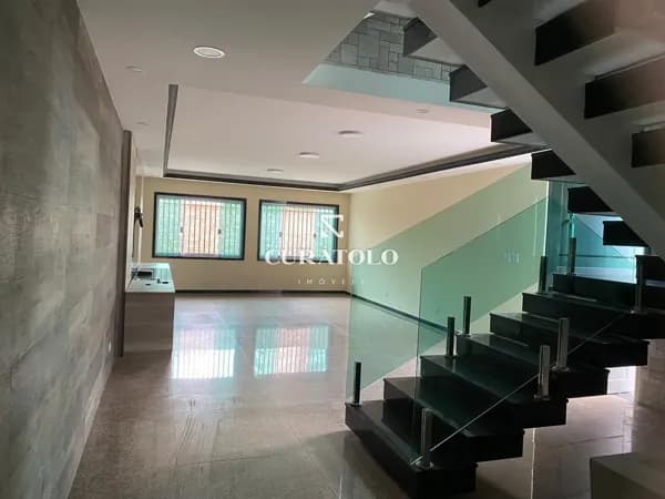 Casa/sobrado à venda com 300 m², 4 suítes, espaço gourmet e 6 vagas, Vila Mariana, São Paulo.