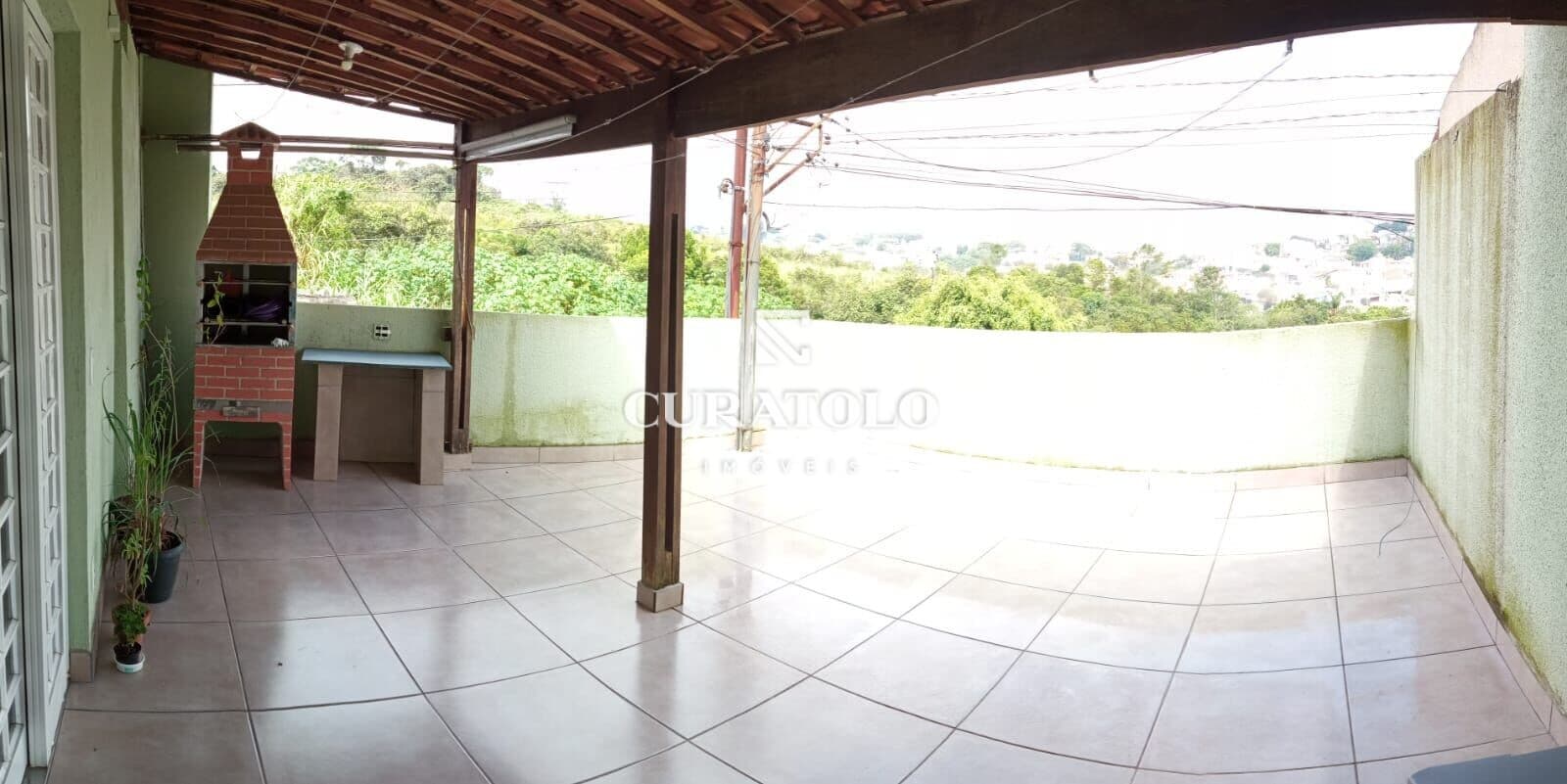 Viva com conforto e espaço: Excelente Sobrado em Santo André Próximo ao Parque da Juventude e Clube Aramaçan com 3 Dorms e 2 Vagas