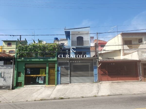 More com conforto e espaço em um excelente sobrado em Santo André,próximo a Estrada do Pedroso, com 3 Dorms e 2 vagas