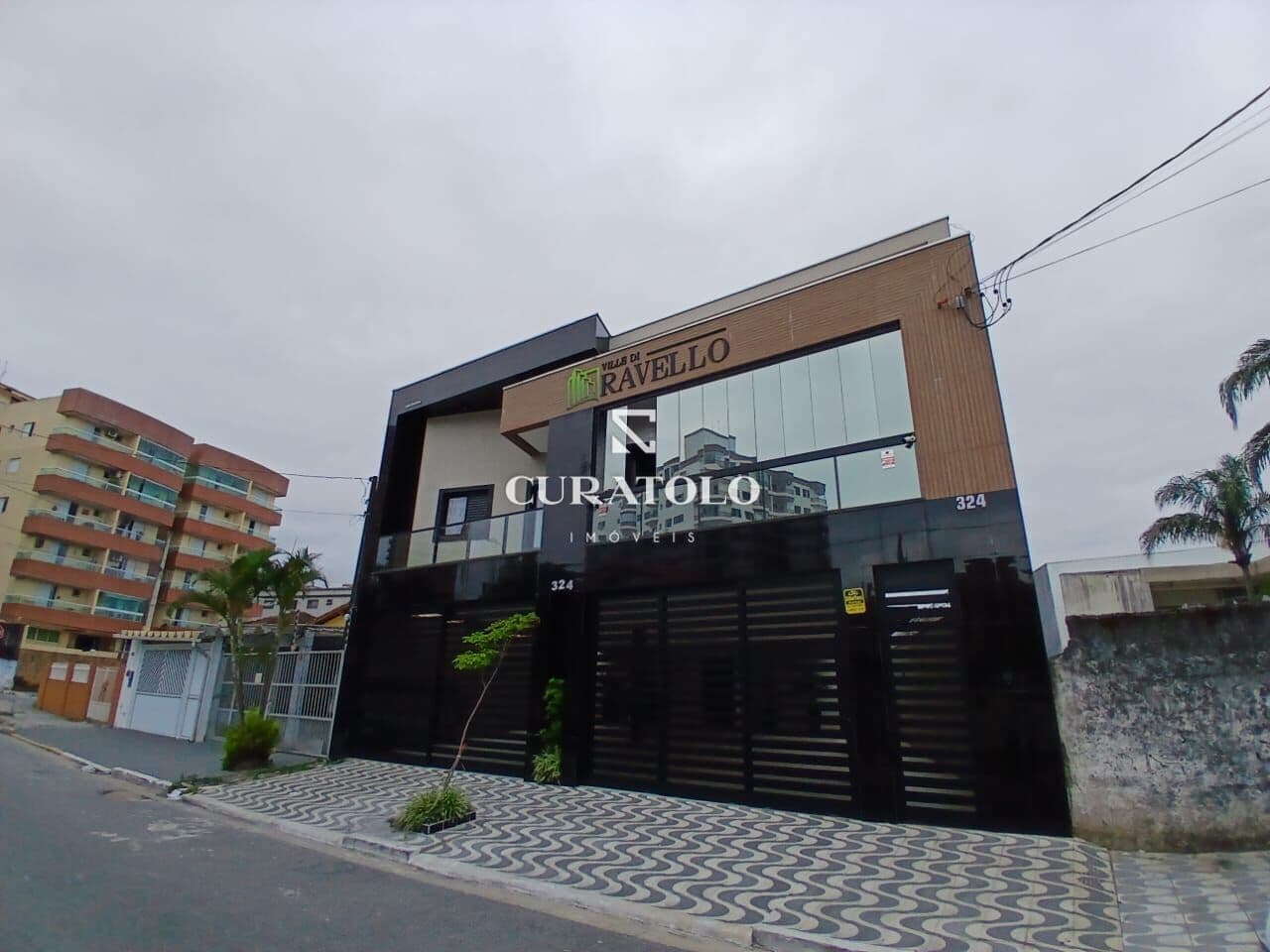 Casa em condomínio à venda na Praia Grande com 71 m², 2 suítes e varanda.