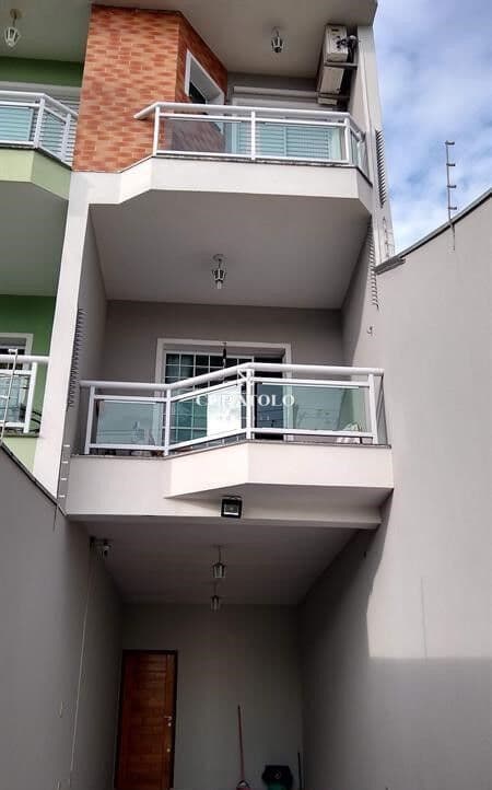 Moradia perfeita para sua família em Artur Alvim, a 6 min do Metrô. Excelente sobrado com 3 Dorms, 3 Vagas e quintal