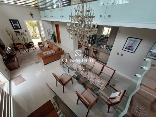 Casa sobrado à venda no Jardim São Caetano com 4 quartos e 4 vagas e piscina