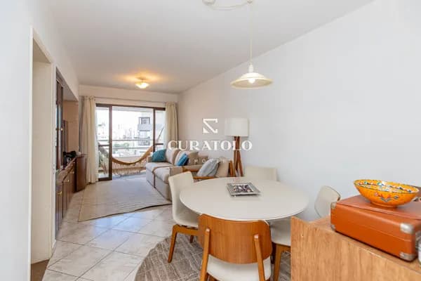 Apartamento à venda com 90 m², 3 quartos, varanda e vaga no Jardim da Saúde, São Paulo.