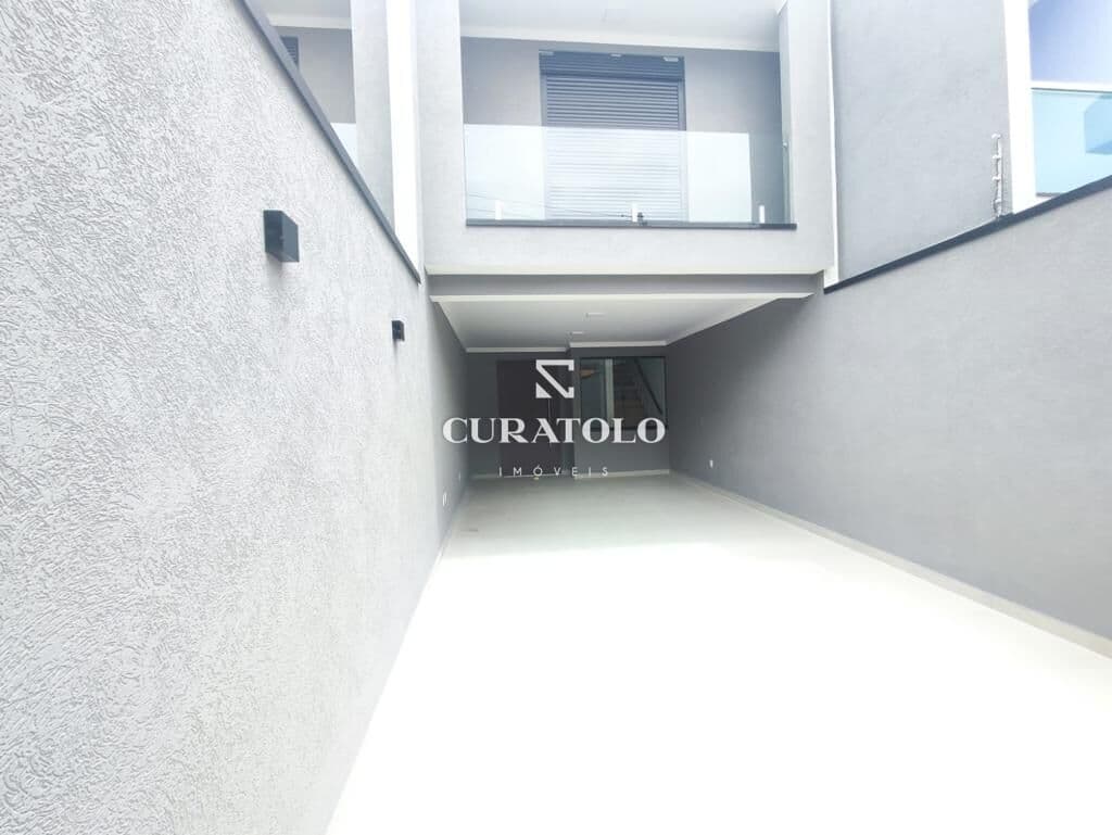 Sua nova casa está aqui, na Vila Marieta, ao lado do Parque Ecológico do Tietê: com 140 m², 3 quartos/suítes, 4 Vagas e quintal com churrasqueira