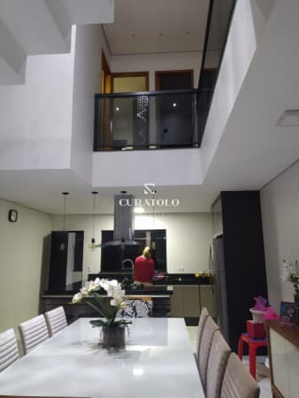 Viva com conforto no Jd São Francisco: Belíssimo Sobrado com 3 Dorms, 5 Vagas e área gourmet com churrasqueira – Ao lado do Rodoanel