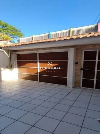 Conheça sua casa dos sonhos na Vila Guilhermina, a 300 mts do Metrô Guilhermina! Com 3 Dorms, 3 vagas cobertas e quintal com churrasqueira