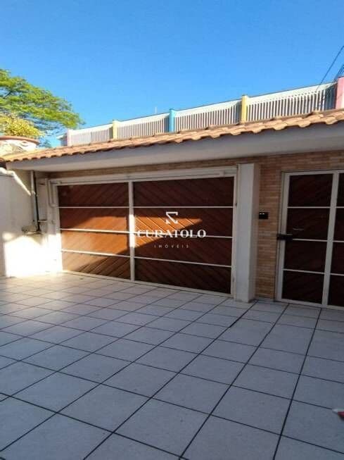 Conheça sua casa dos sonhos na Vila Guilhermina, a 300 mts do Metrô Guilhermina! Com 3 Dorms, 3 vagas cobertas e quintal com churrasqueira