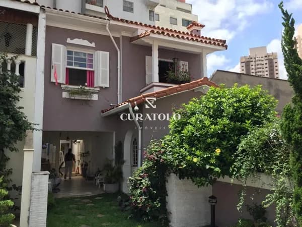Venha conhecer a casa ideal para viver com conforto no Cambuci, ao lado do Parque da Aclimação: Casa de Vila com 5 quartos, 4 vagas, churrasqueira e piscina
