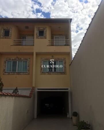Moradia perfeita para a sua família: Sobrado com 3 Dorms, 3 banheiros, 5 vagas e quintal na Penha, a 16 min a pé do Metrô Penha