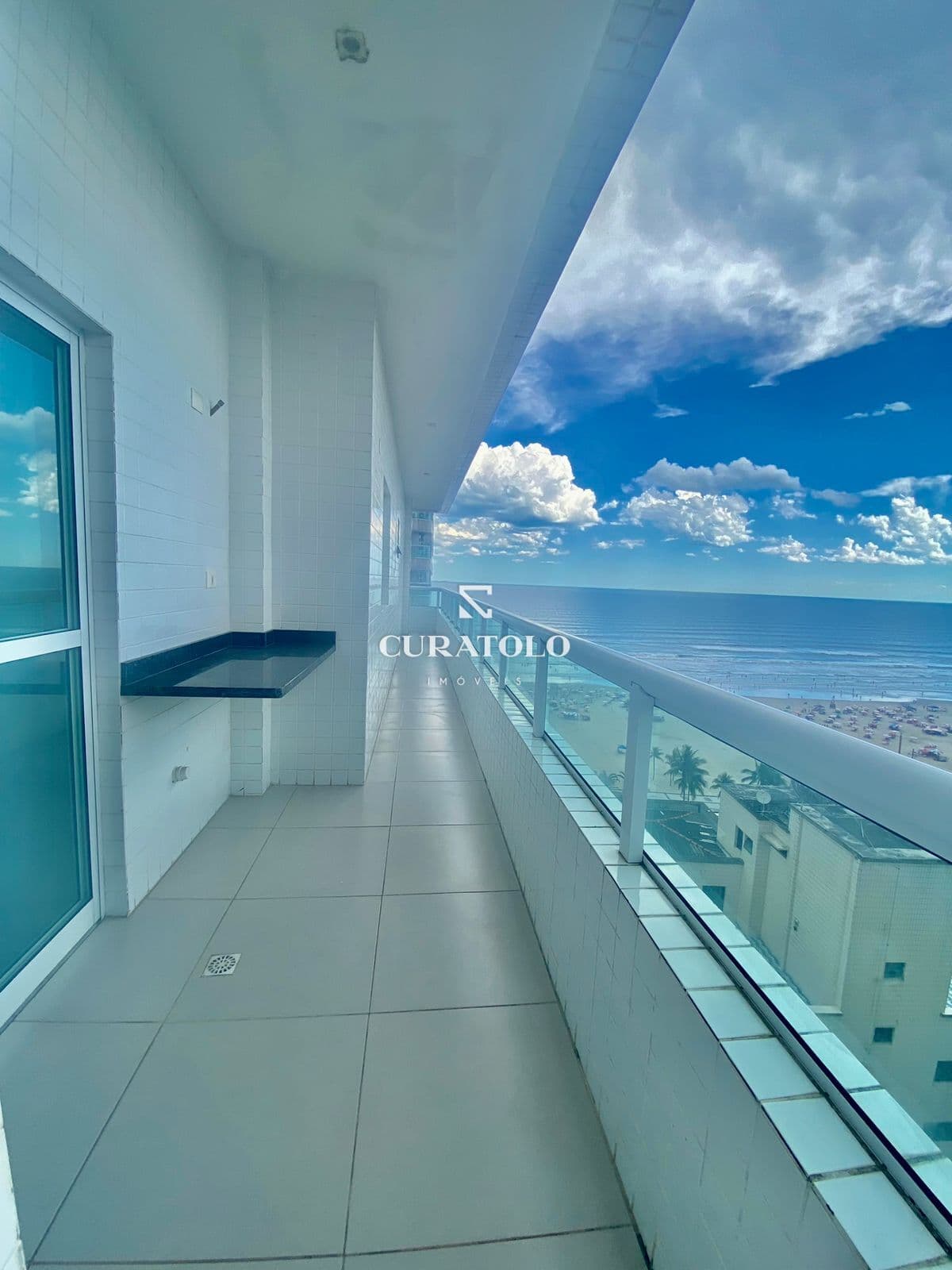 Vista para o Paraíso! Seu refúgio na Praia da Aviação Espera por Você. Apartamento com 94 m², 3 quartos, varanda, 2 vagas e lazer completo