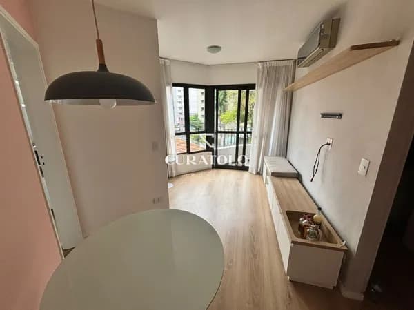 Sua nova vida no nobre bairro da Vila Nova Conceição: lindo apartamento mobiliado de 36 m² com 1 Quarto, 1 vaga e varanda - Ao lado da Av. Santo Amaro