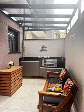 Apartamento à venda com 65 m², 2 quartos, quintal e vaga, no Horto Florestal, São Paulo.