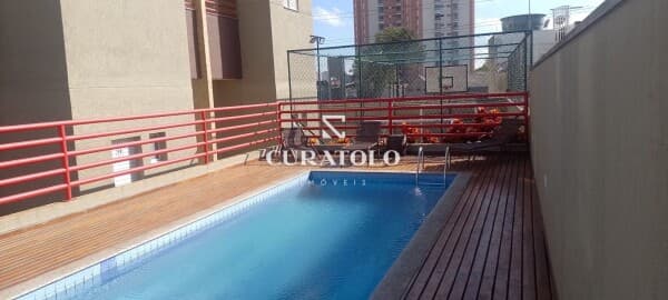 Seu novo lar em Santo André: Excelente apartamento de 2 Dorms, 1 suíte, Varanda e Vaga Livre – Condomínio Clube ao lado da Av. Firestone e Atrium Shopping