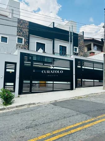Moradia perfeita para a família: Casa sobrado no Pq Novo Oratório, de 76m2 com 2 quartos, sendo 2 suítes, 1 vaga em Santo André