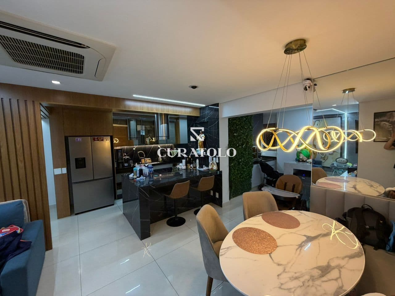 Apartamento à venda com 89 m², 2 quartos, varanda e 2 vagas, Vila Prudente, São Paulo.