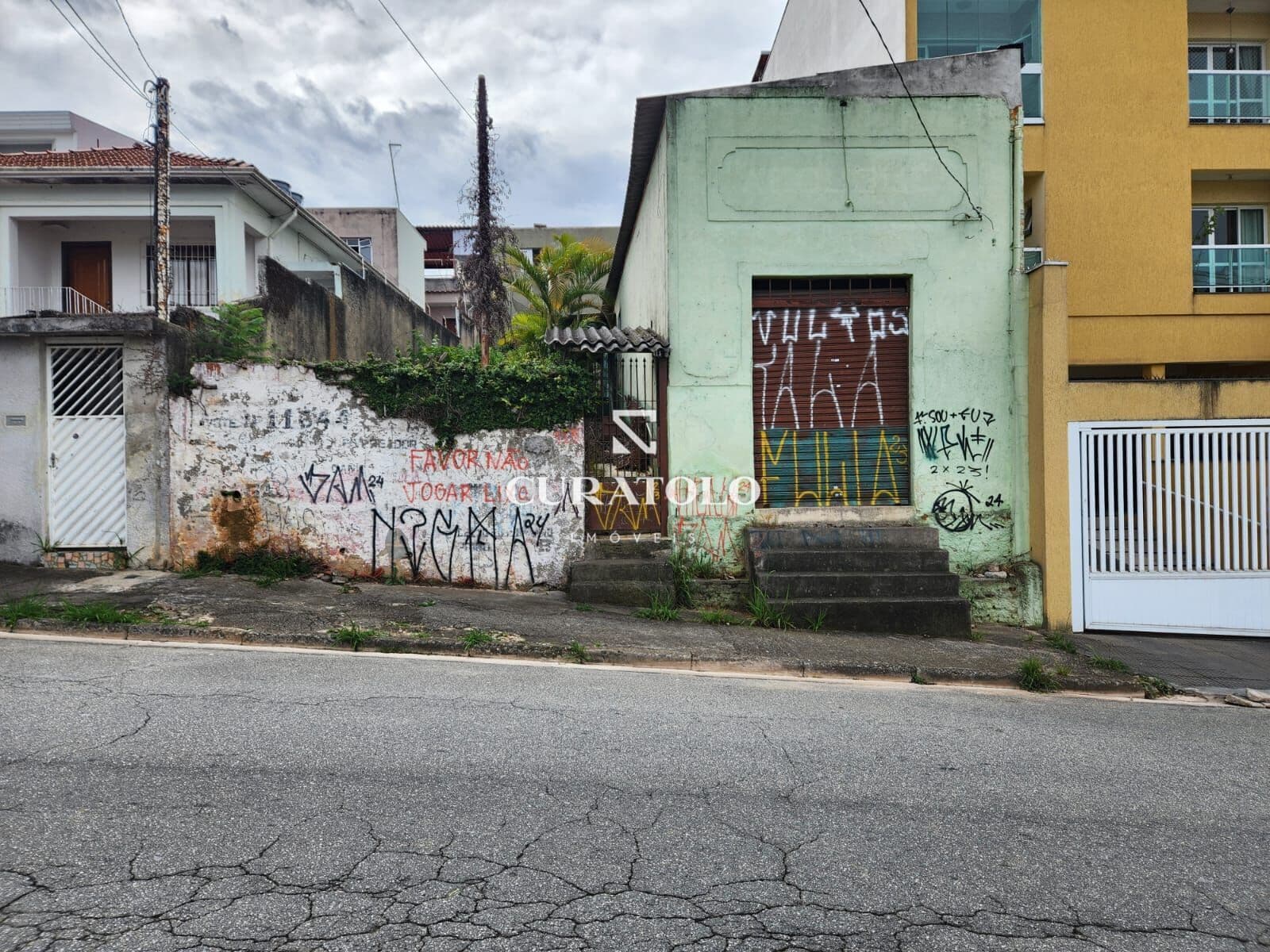 Investimento de Oportunidade: Terreno para venda no bairro da Vila Lucinda, em Santo André, com 237 m²