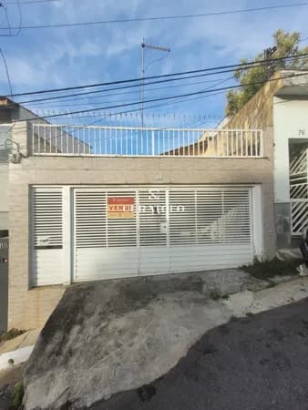Casa térrea à venda com 142 m², 3 quartos, quintal e 2 vagas na Vila Prudente, São Paulo.