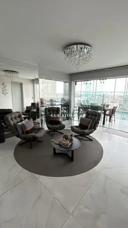 Conheça este incrível apartamento de alto padrão no Tatuapé, com confortáveis 342m², 4 Quartos/suítes, 4 vagas e varanda gourmet e piscina privativa