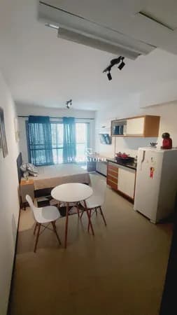 Studio aconchegante na Consolação, ao lado do Metrô República, para uma vida urbana incrível! Com 1 Quarto e varanda, para moradia ou investimento.