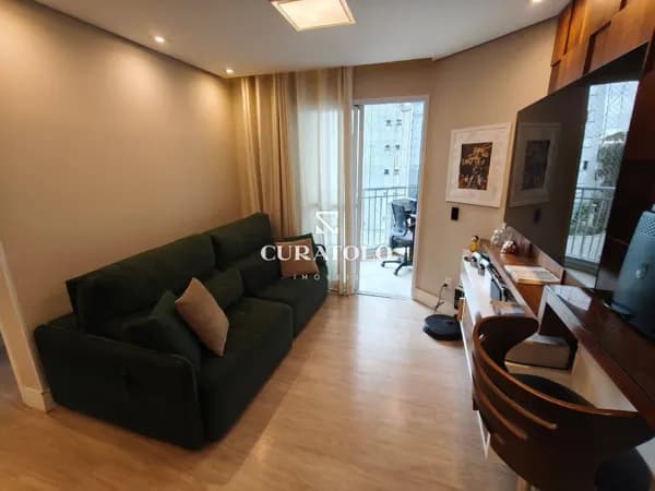 Apartamento à venda com 55 m², 2 quartos, varanda e vaga na Vila Prudente, São Paulo.