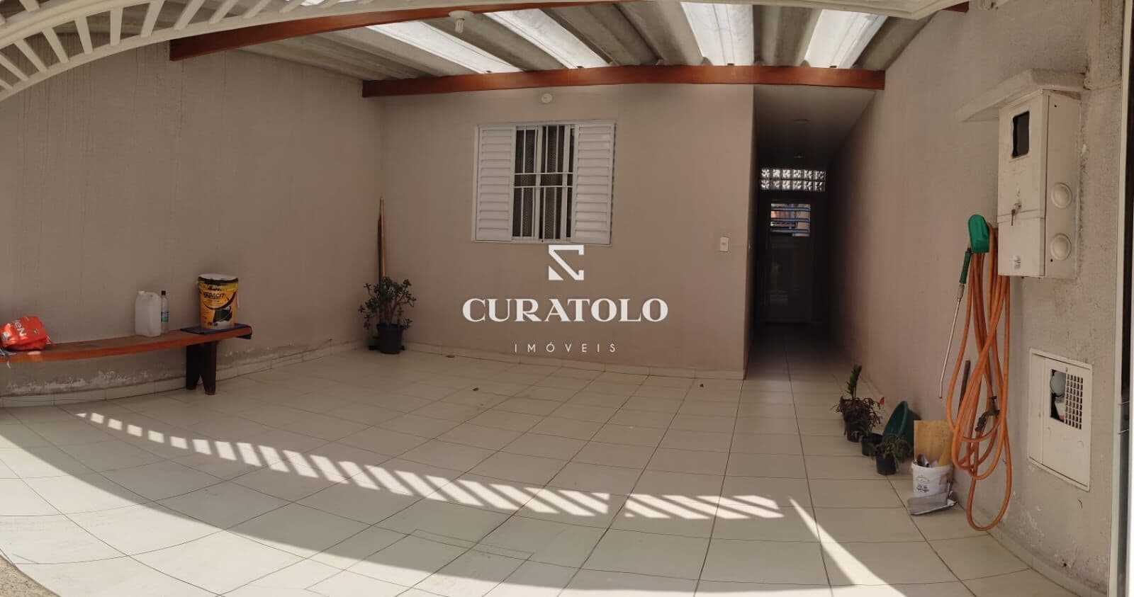 Moradia perfeita para sua família em São Bernardo, no Baeta Neves. Casa de 179 m² com 4 quartos/suítes, 2 vagas e quintal com churrasqueira