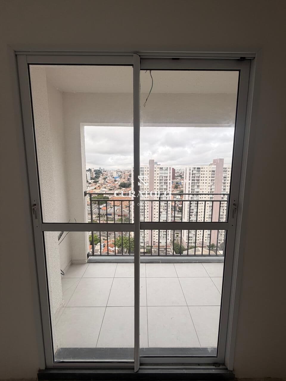 Apartamento à venda com 57 m², 2 quartos, varanda e vaga, Vila Prudente, em São Paulo.