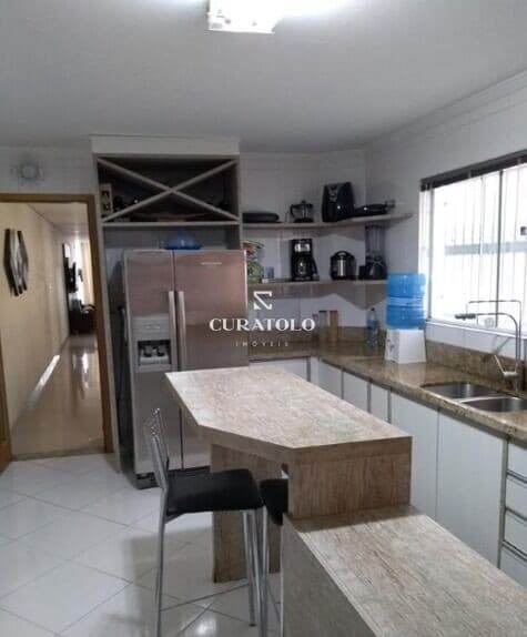 Casa no Jardim da Figueira - 3 Suítes, com Espaço Gourmet e 10 Vagas Cobertas