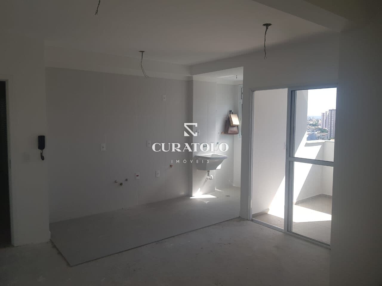 Conheça esse lindo apartamento no Campestre, Santo André, a 6 min da Estação Prefeito Saladino, de 58 m², com 2 quartos, varanda e 1 vaga, é perfeito para você e sua família.