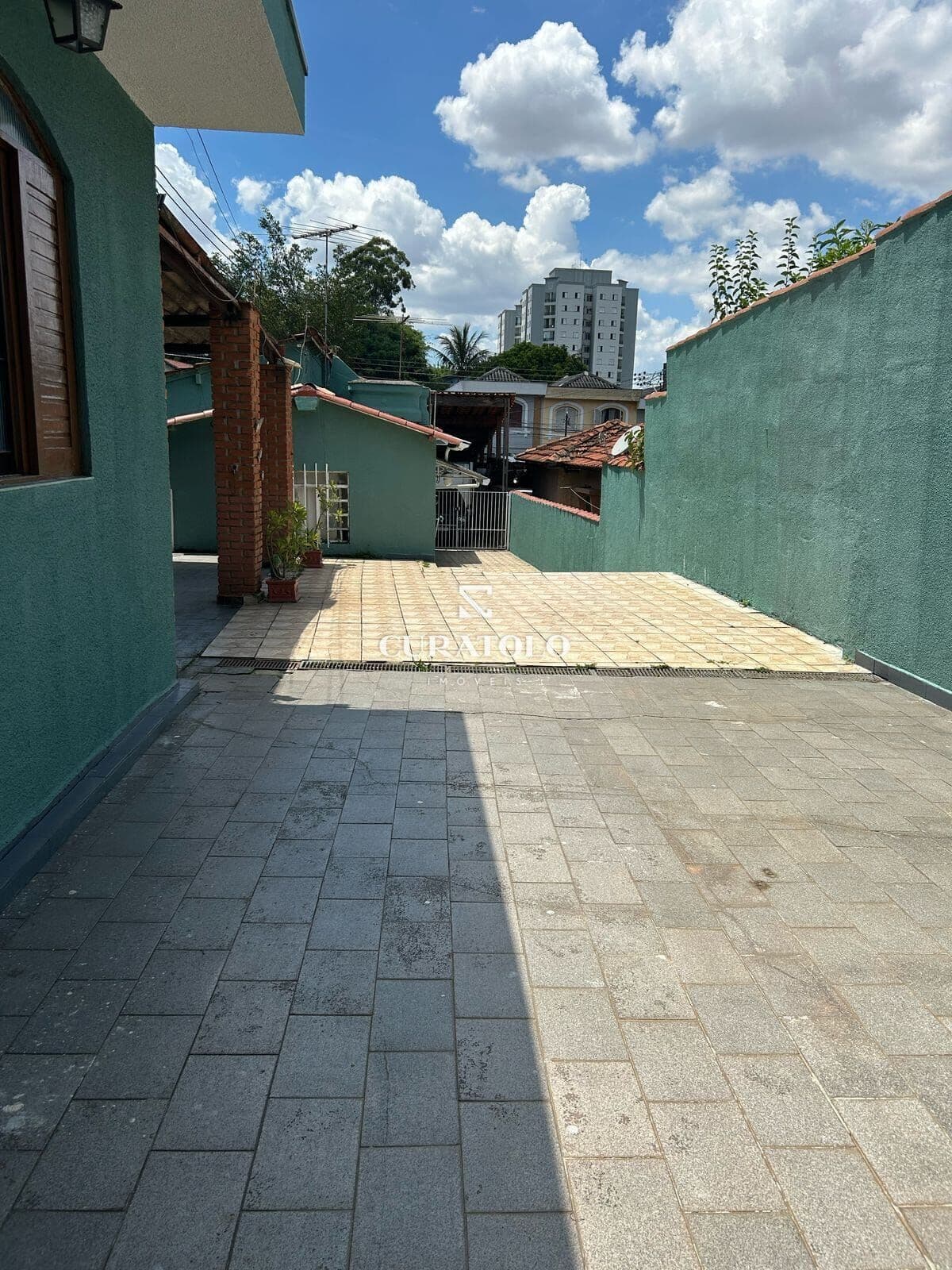 Casa à venda com 3 quartos e 4 vagas no bairro Vila Bela, São Paulo.