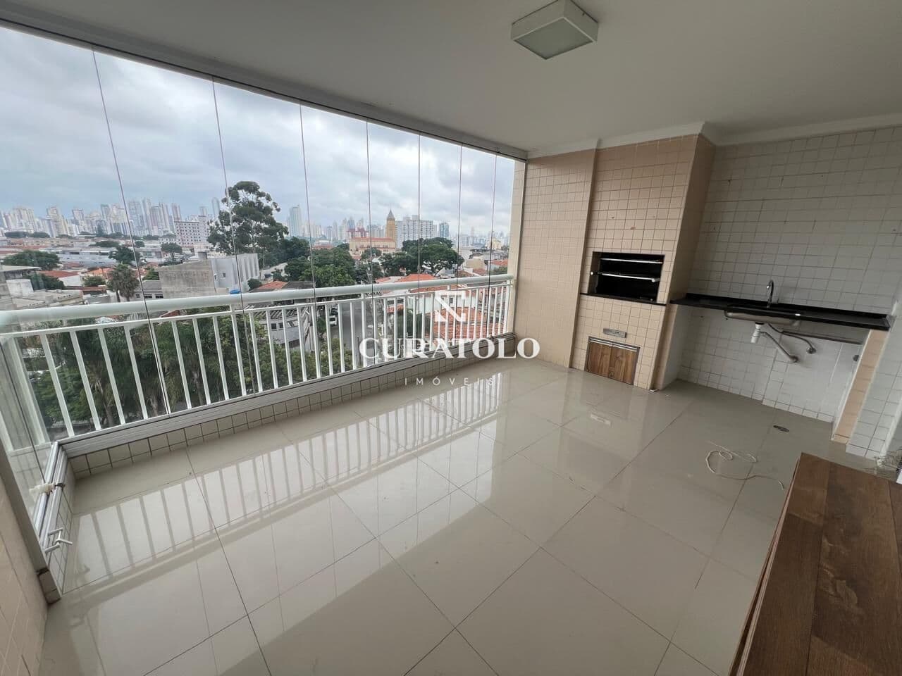 Apartamento à venda com 113 m² , 4 quartos, 2 vagas e varanda gourmet na Mooca, em São Paulo.
