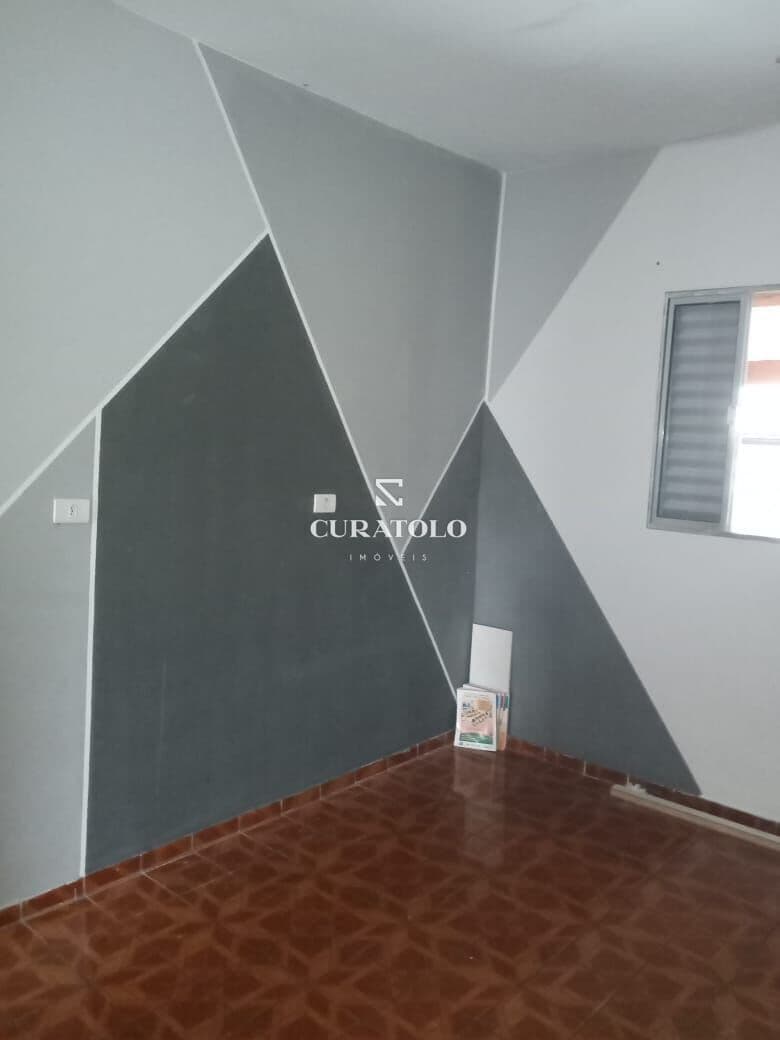 Sua nova casa está aqui, na Vila Apiaí, em Santo André: Sobrado com ótimos 175 m², 3 quartos, 3 banheiros e 2 vagas - Possui quintal e edícula