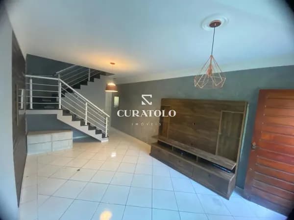 Conheça este incrível sobrado de vila à venda na Vila Formosa. Com 2 quartos/suítes, 1 vaga e quintal, esta casa é perfeita para você e sua família.