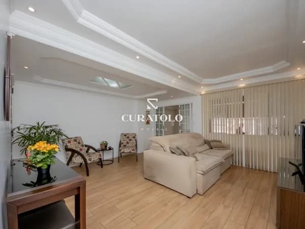 Venha conhecer a casa ideal em São Caetano, bairro Mauá: lindo sobrado com amplos 183 m², 3 quartos e 2 vagas e churrasqueira