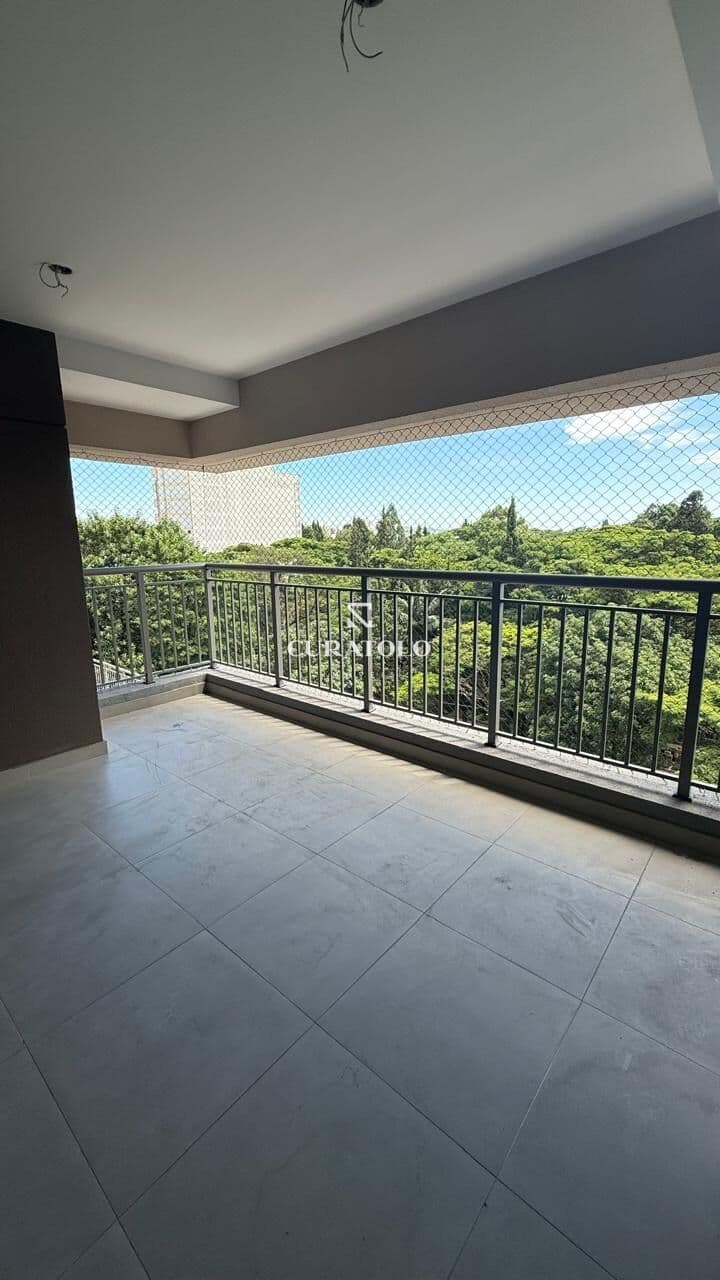 Apartamento à venda com 77 m², 2 quartos, varanda e vaga na Pinheiros, São Paulo.