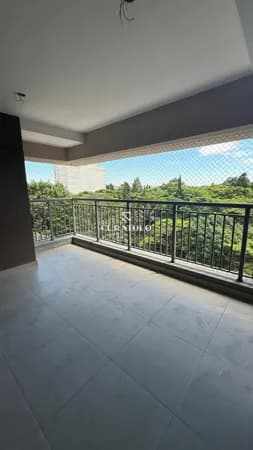 Apartamento à venda com 77 m², 2 quartos, varanda e vaga na Pinheiros, São Paulo.